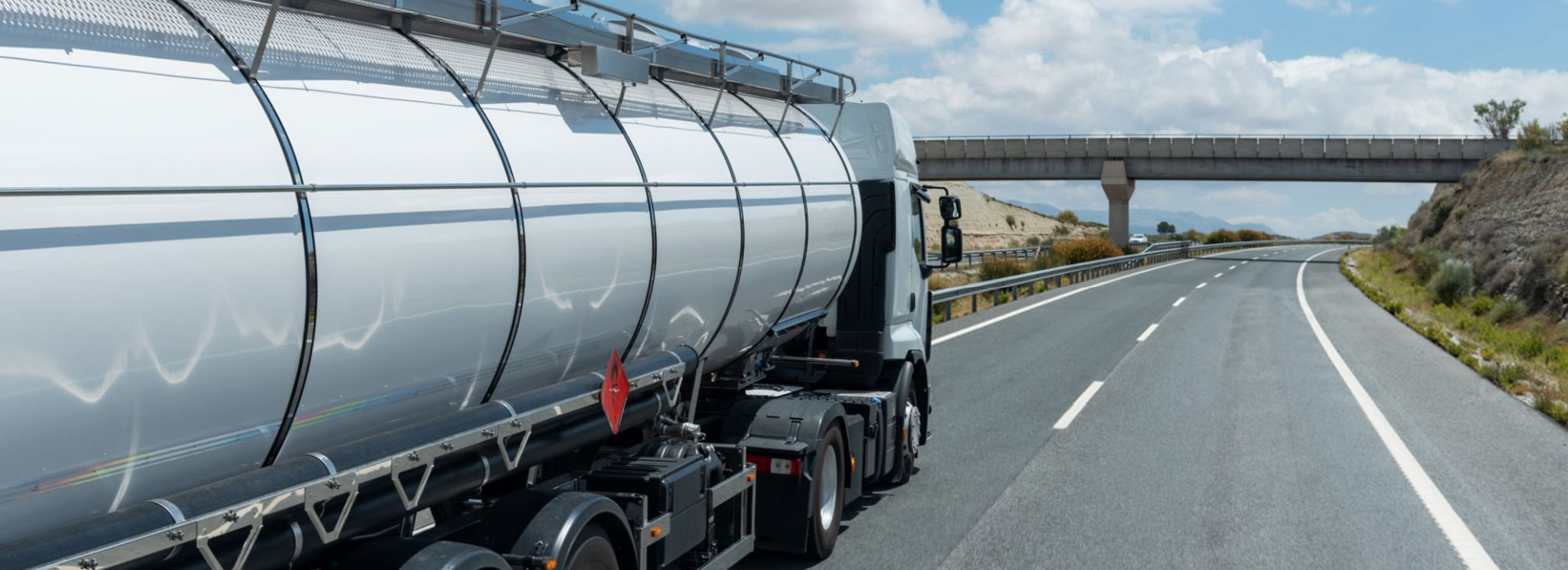 camion e trasporto merce pericolosa