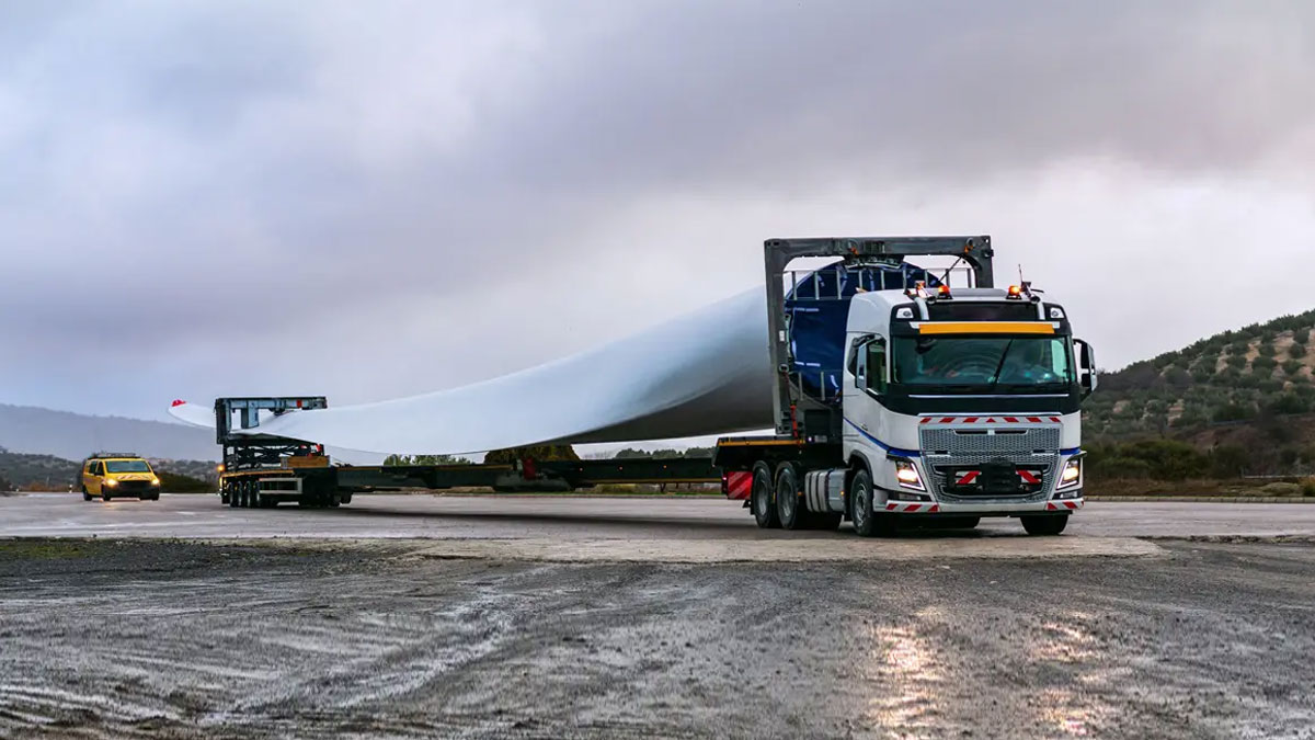 camion e trasporto eccezionale via terrestre